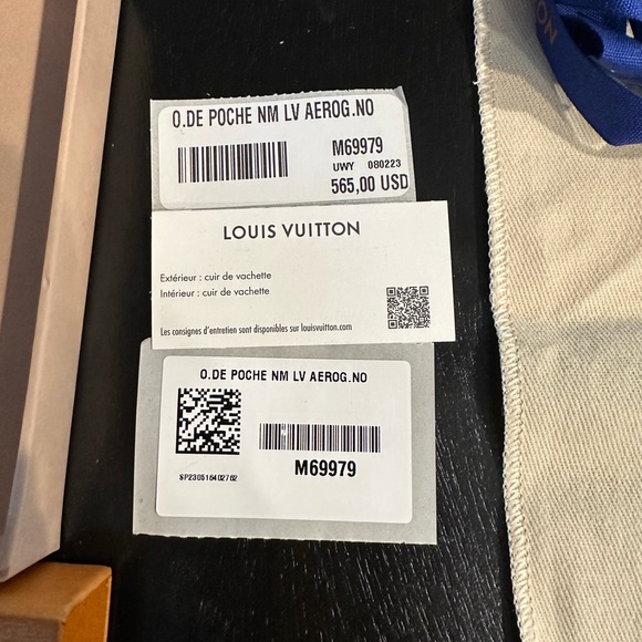 Used in excellent condition LV card holder leather- 100% authentic - Picture 2 of 4